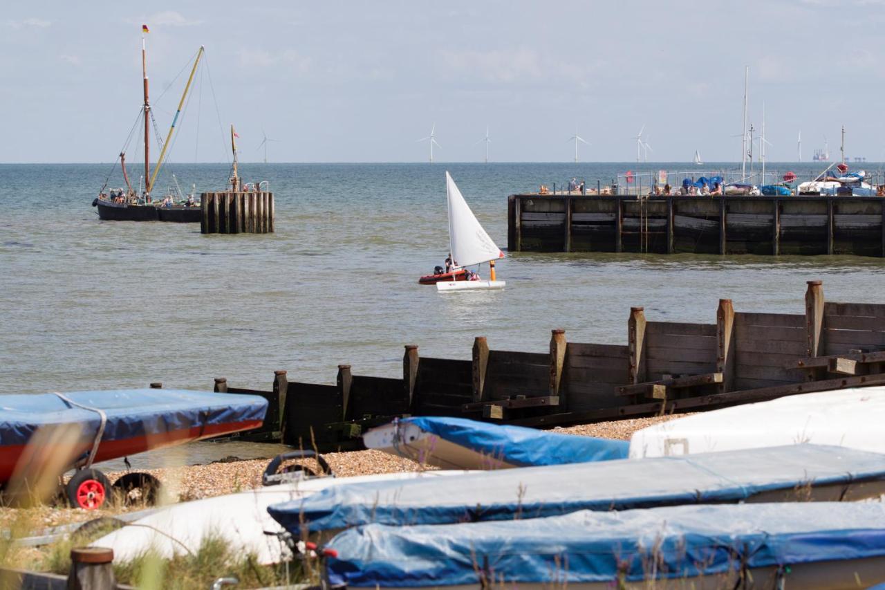 Warehouse Holiday Lets Aparthotel Whitstable Exterior foto